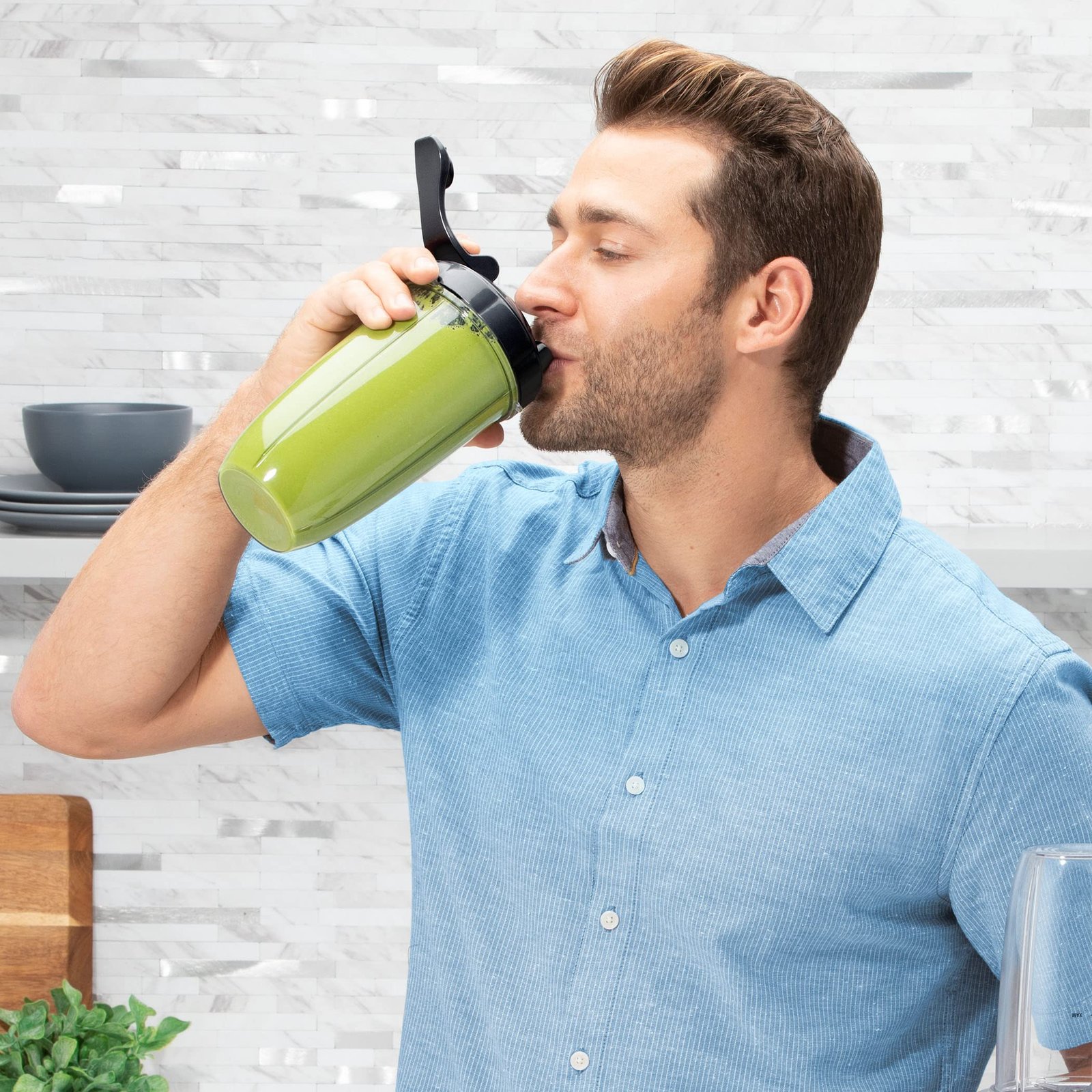 nutribullet Pro+ Personal Blender 1200W – Pulse Function, Auto Shut-Off, Nutrient Extractor for Smoothies, Shakes & Salsas – Includes 32 oz & 24 oz To-Go Cups, Matte Black